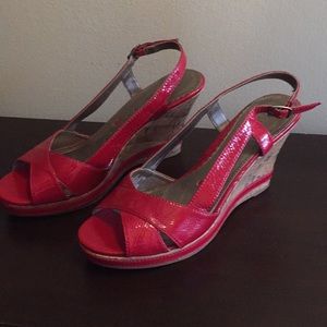 Mudd Red patent wedges